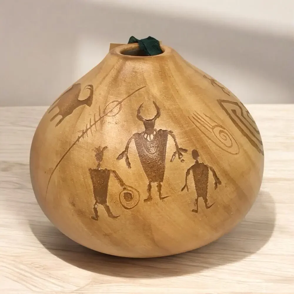 Navajo Engraved Buffalo Pattern Tan Clay Vase Signed Biaishttaa